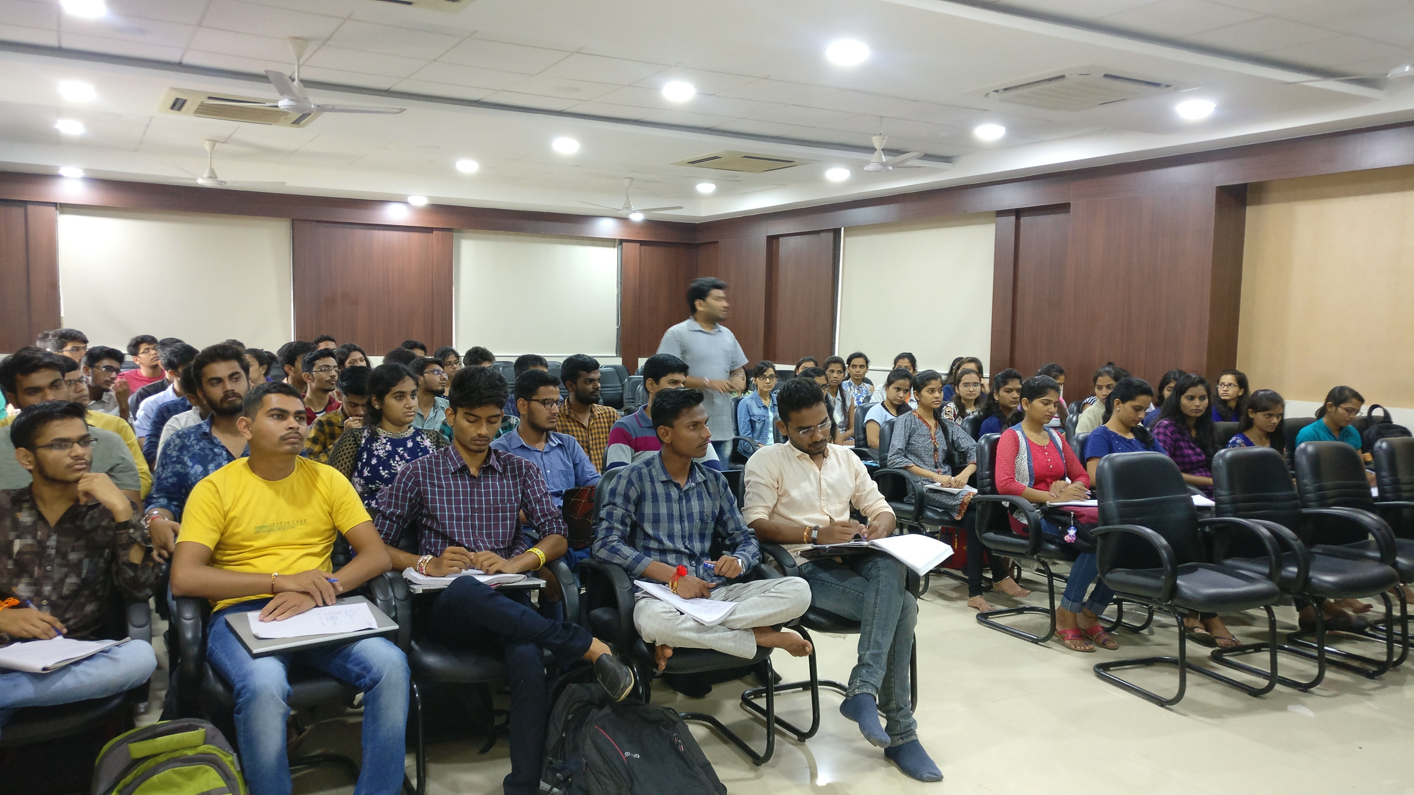 Free Bootstrap Template by uicookies.com