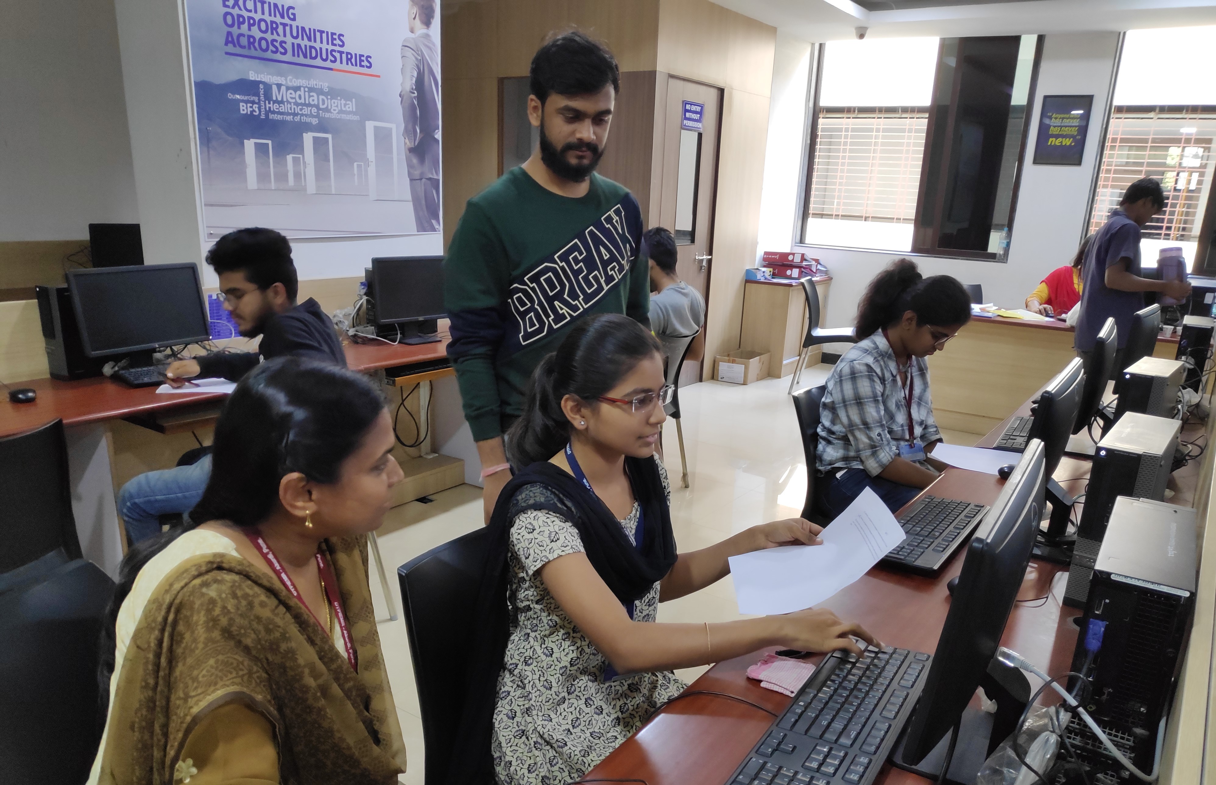 Free Bootstrap Template by uicookies.com